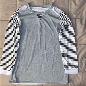 NWT Women’s Striped Sleeve Accent Long Sleeve Top